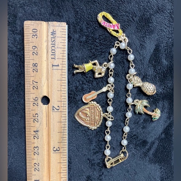 Vintage Hawaiian charm bracelet - Picture 3 of 3